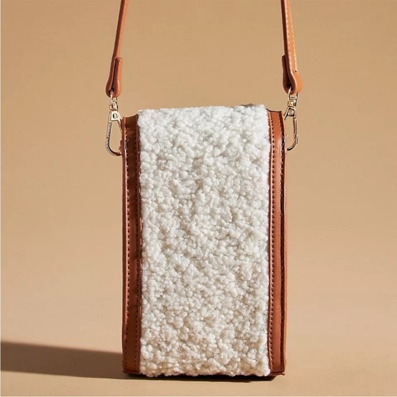 Anthropologie NWT Sherpa Phone Crossbody bag. - Picture 2 of 8